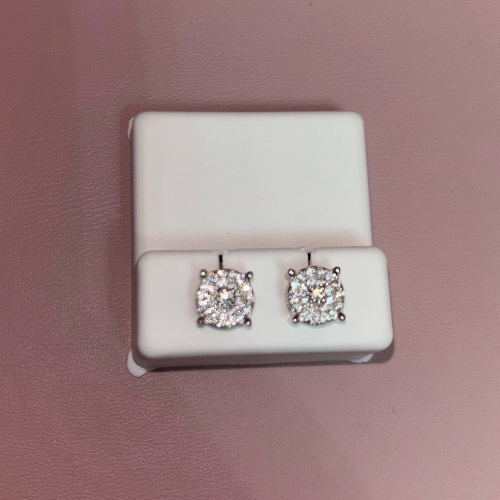Elegant sterling Silver 925 Stud Earrings with moissanite
